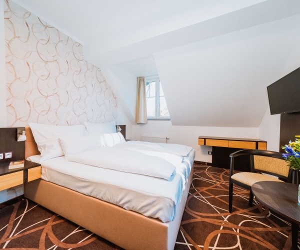 Dvoulůžko s přistýlkou